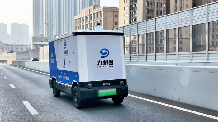 无人车破解医药配送难题，新石器携手九州通探索医药仓配物流智能化
