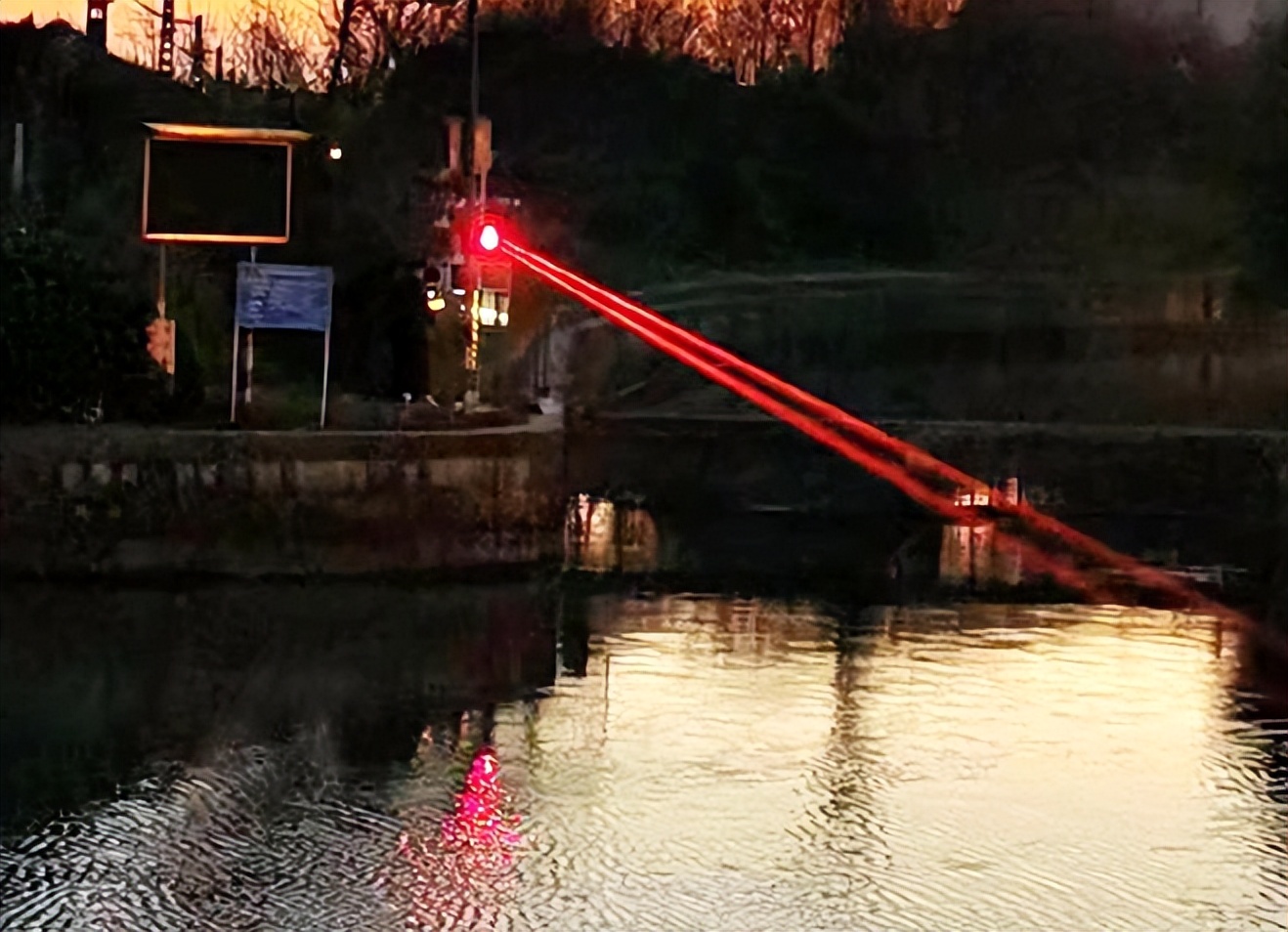 激光对射超高检测器,科技重塑航道安全,守护水上通行生命线
